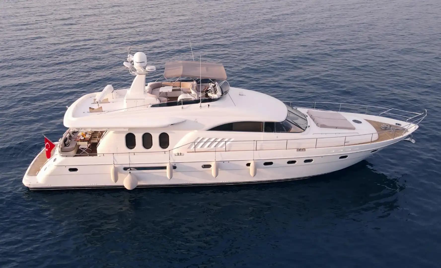 Bodrum'da Mavinin Her Tonunu Hissedin, Princess 72 Lüks Motoryat 6