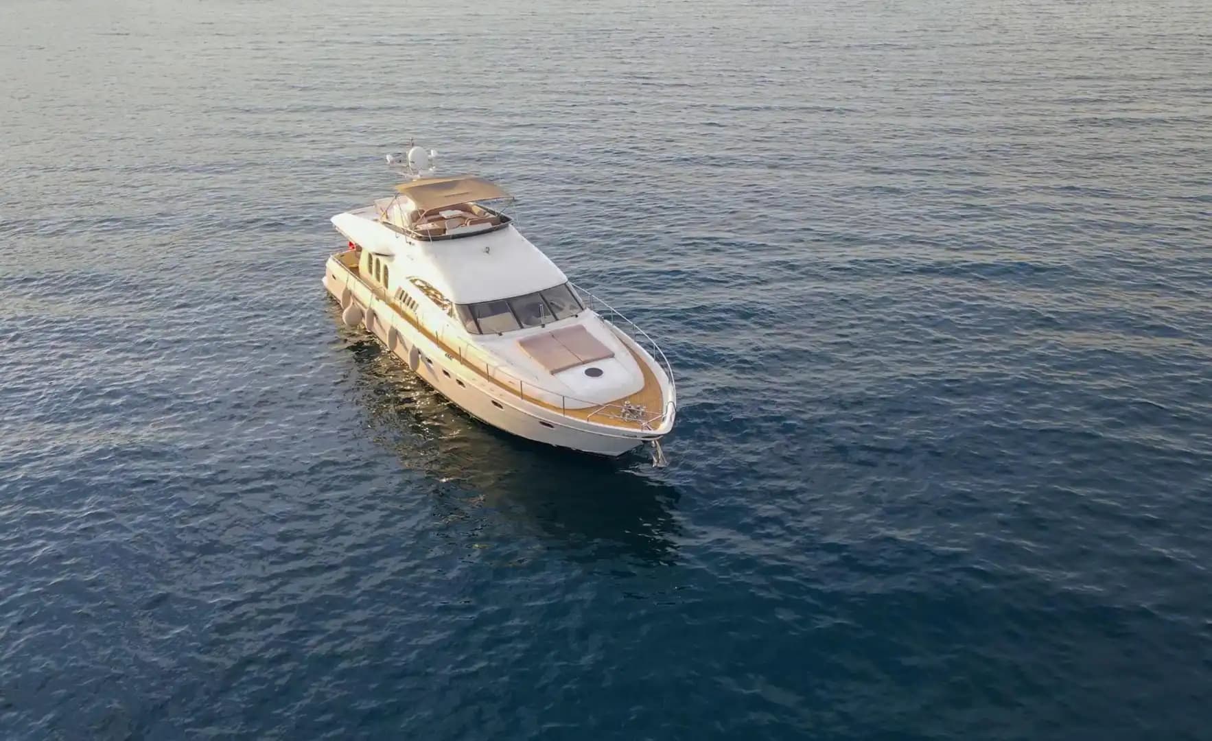 Bodrum'da Mavinin Her Tonunu Hissedin, Princess 72 Lüks Motoryat 7