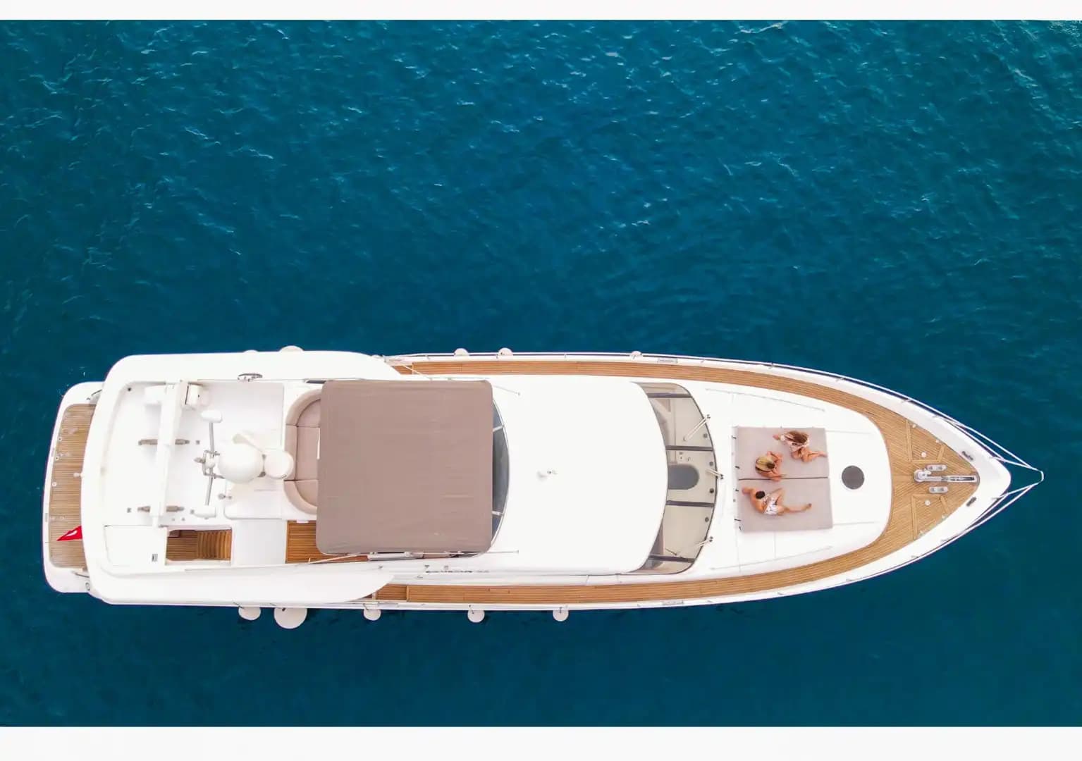 Bodrum'da Mavinin Her Tonunu Hissedin, Princess 72 Lüks Motoryat 8