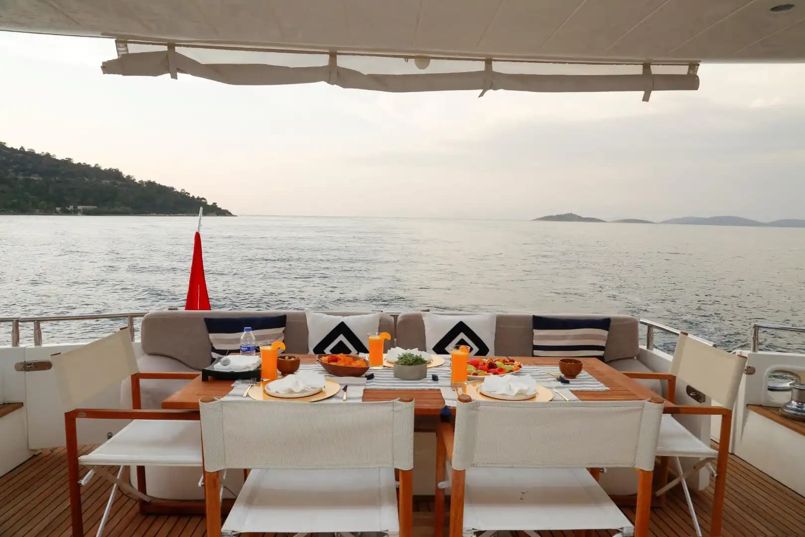 Bodrum'da Mavinin Her Tonunu Hissedin, Princess 72 Lüks Motoryat 10