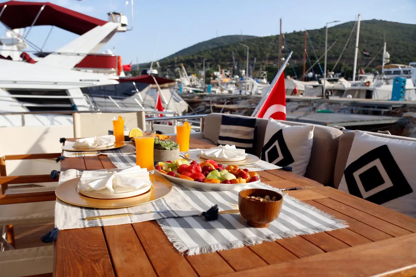 Bodrum'da Mavinin Her Tonunu Hissedin, Princess 72 Lüks Motoryat 11