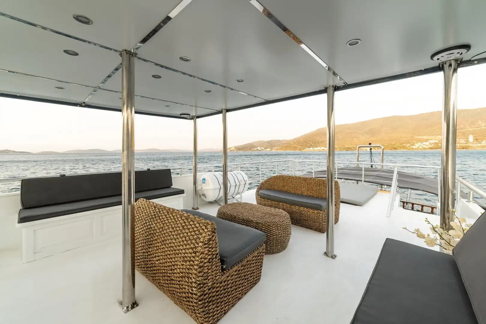 Bodrum'da Eşsiz Tasarıma Sahip, 23 Metre, 4 Kabinli Özel Yapım Motoryat 15