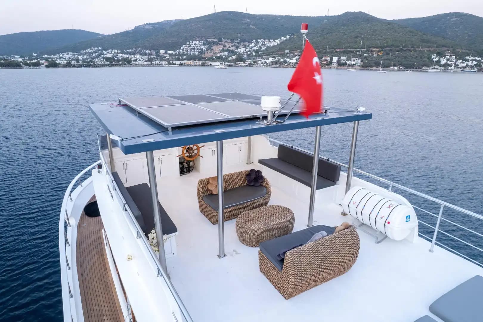 Bodrum'da Eşsiz Tasarıma Sahip, 23 Metre, 4 Kabinli Özel Yapım Motoryat 9