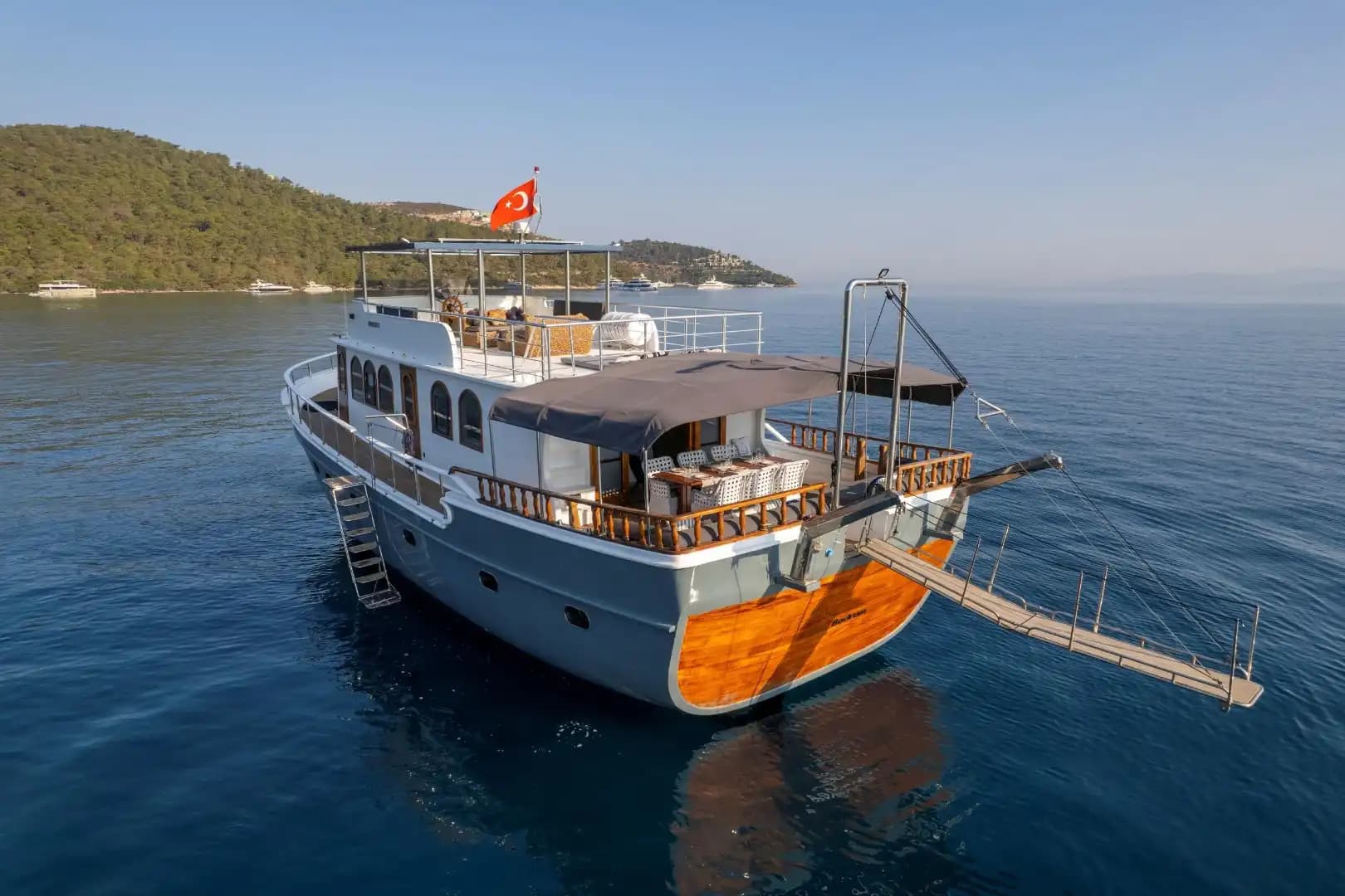 Bodrum'da Eşsiz Tasarıma Sahip, 23 Metre, 4 Kabinli Özel Yapım Motoryat 11
