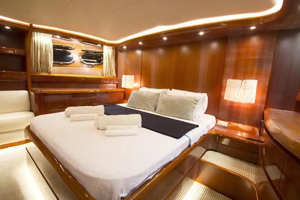 Bodrum'da Hız ve Lüksün Buluştuğu, 24 Metre, 26 Knot Motoryat 12