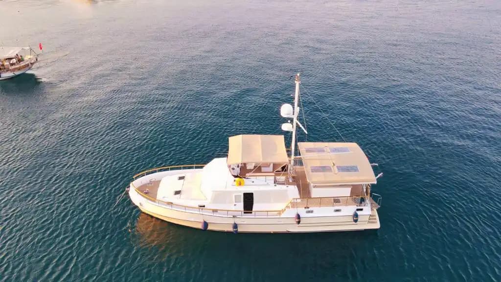 Bodrum’da Özel Yapım 3 Kabinli Motoryat: 6 Kişilik Lüks Deneyim - Yatta Kurumsal Toplantı