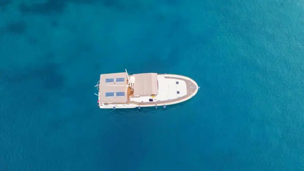 Bodrum’da Özel Yapım 3 Kabinli Motoryat: 6 Kişilik Lüks Deneyim 13