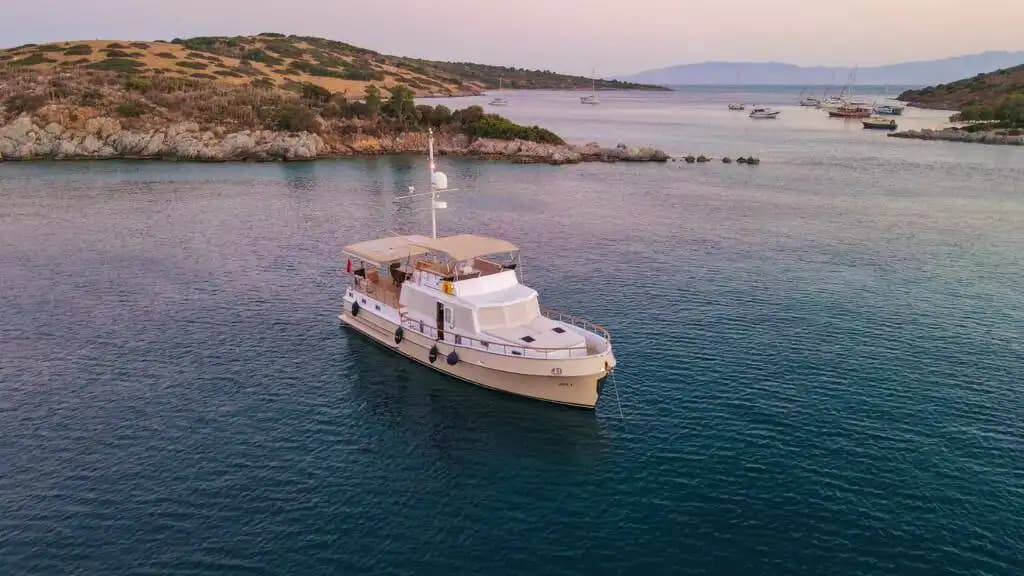 Bodrum’da Özel Yapım 3 Kabinli Motoryat: 6 Kişilik Lüks Deneyim 10