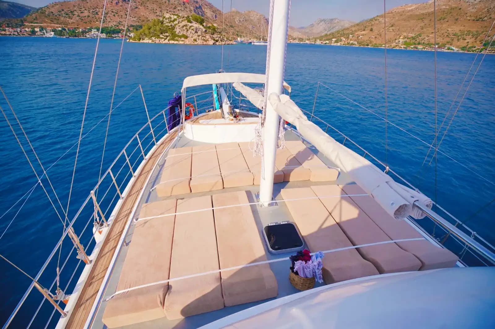 Marmaris Bozburun’da 5 Kabinli Gulet ile 10 Kişilik Konforlu Deniz Tatili 6