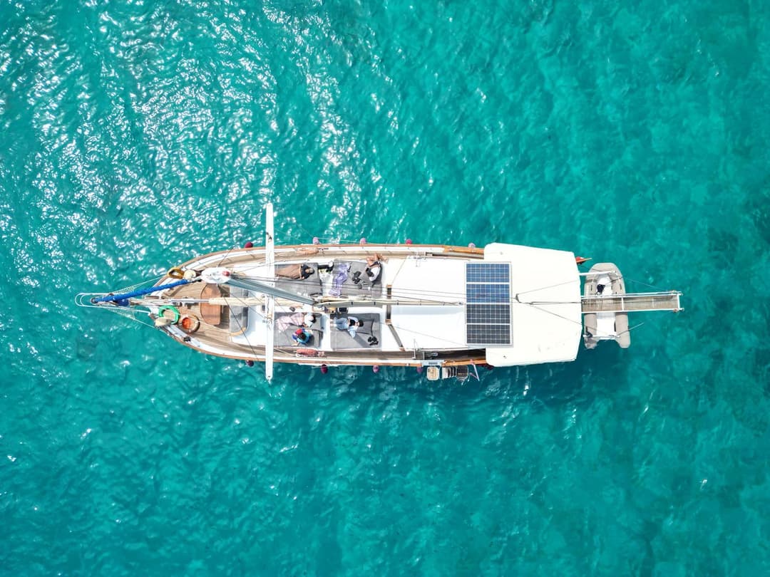 Bodrum'da 16 Metrelik Lüks Gulet ile 12 Kişilik Eşsiz Mavi Yolculuk Deneyimi