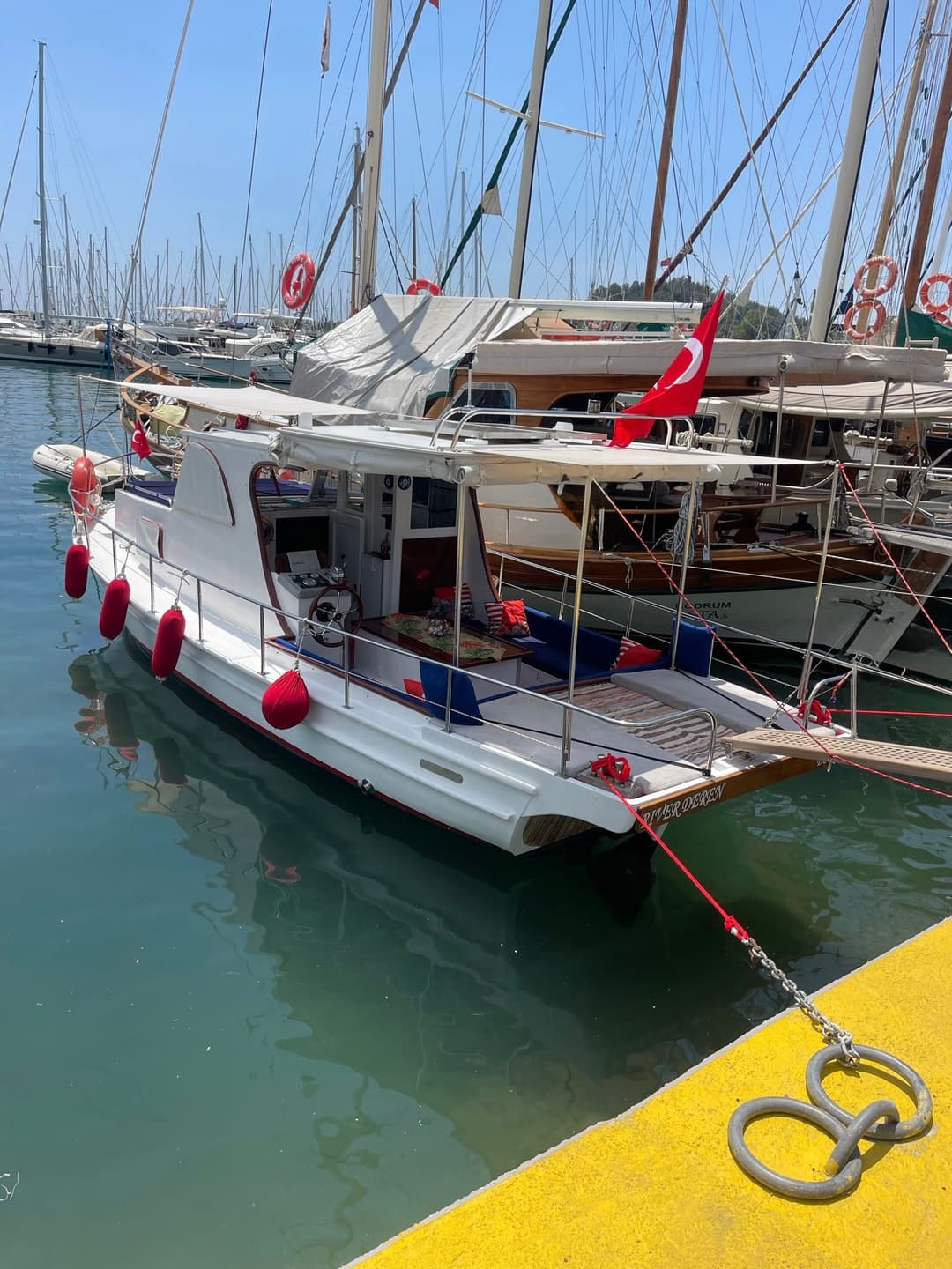 Bodrum'da 10 Metrelik Lüks Tekne ile 6 Kişilik Eşsiz Deniz Deneyimi - Bodrum Koyları Turu, Günbatımı Turu ve Özel Kutlamalar