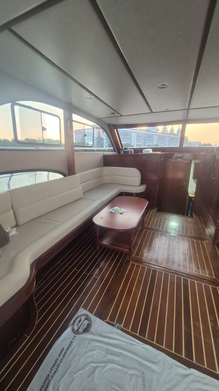 ¡Yate a Motor de Lujo de 15m en Side para 35 Personas: Atardecer, Río Manavgat y Celebraciones Especiales!