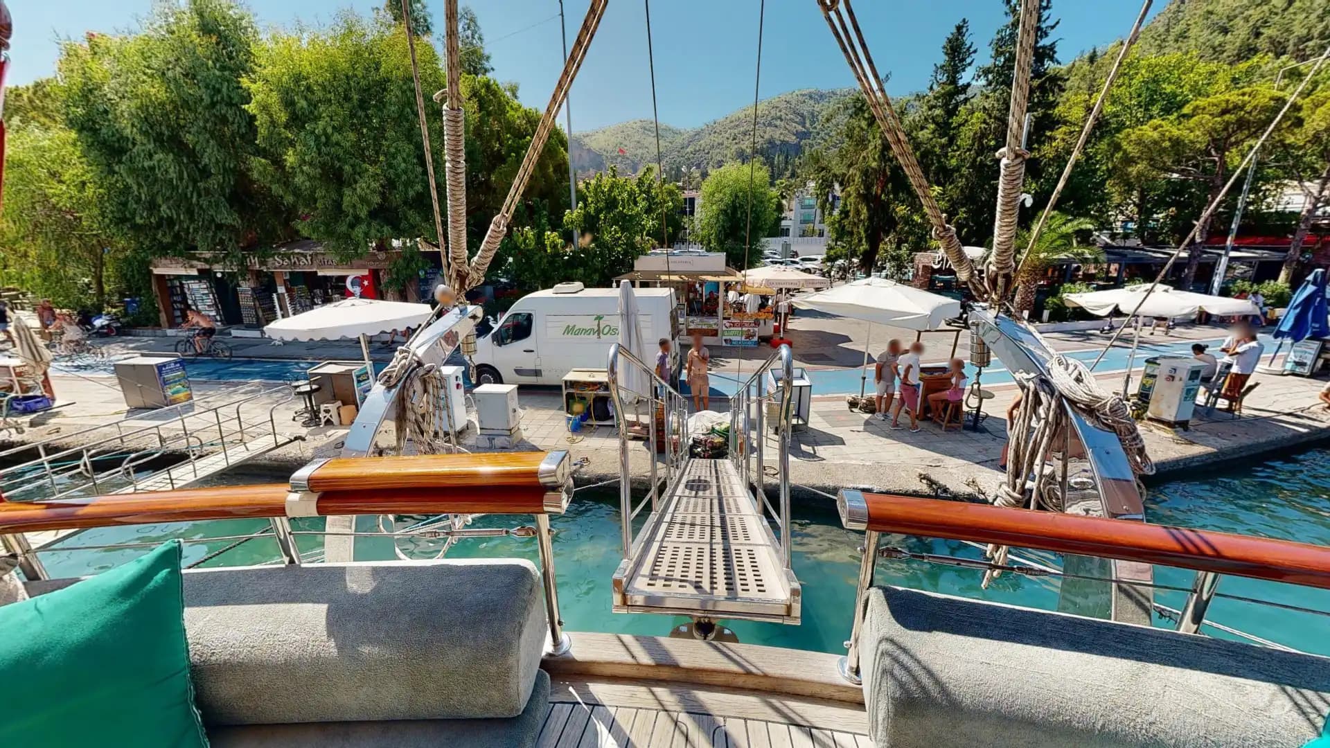 Fethiye ve Göcek Koylarında Aileler İçin İdeal: 33m, Çift Yemek Alanlı Lüks Gulet 48