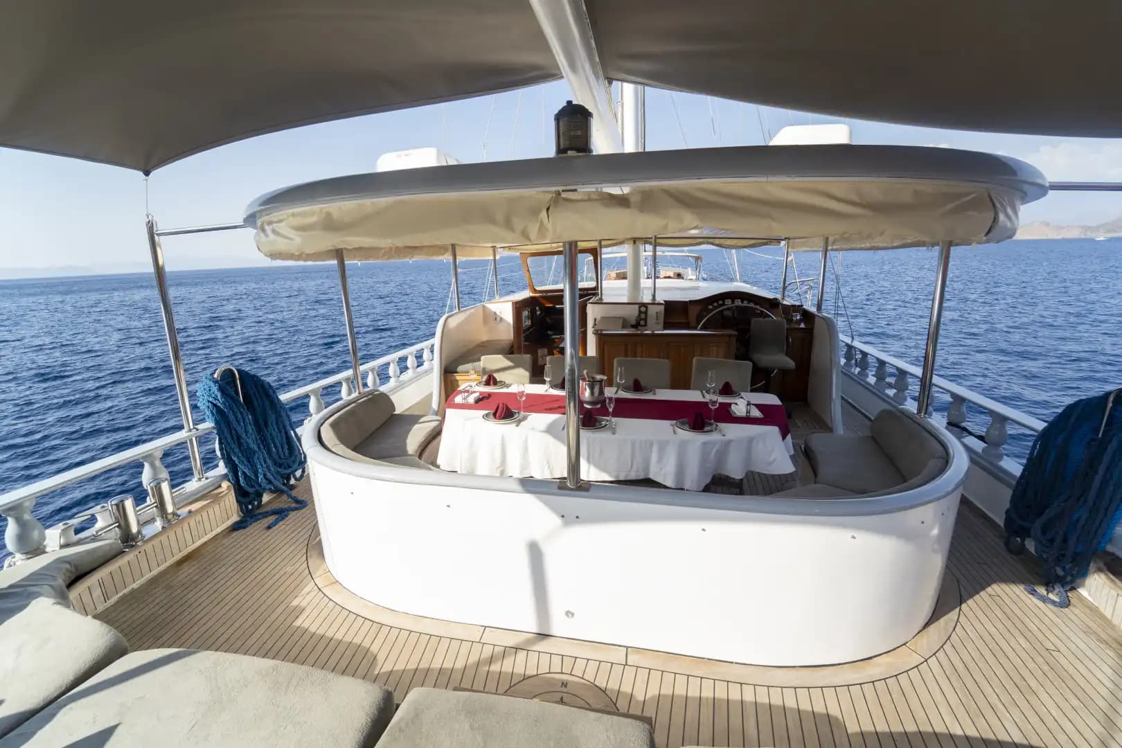 Yate de Lujo con Jacuzzi en Cubierta: 30m 14