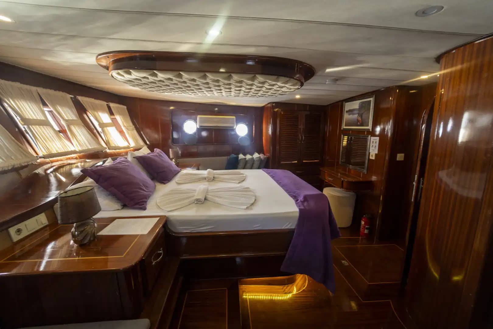 Yate de Lujo con Jacuzzi en Cubierta: 30m 26