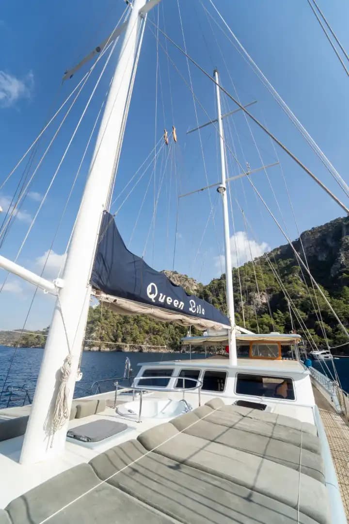 Yate de Lujo con Jacuzzi en Cubierta: 30m 19