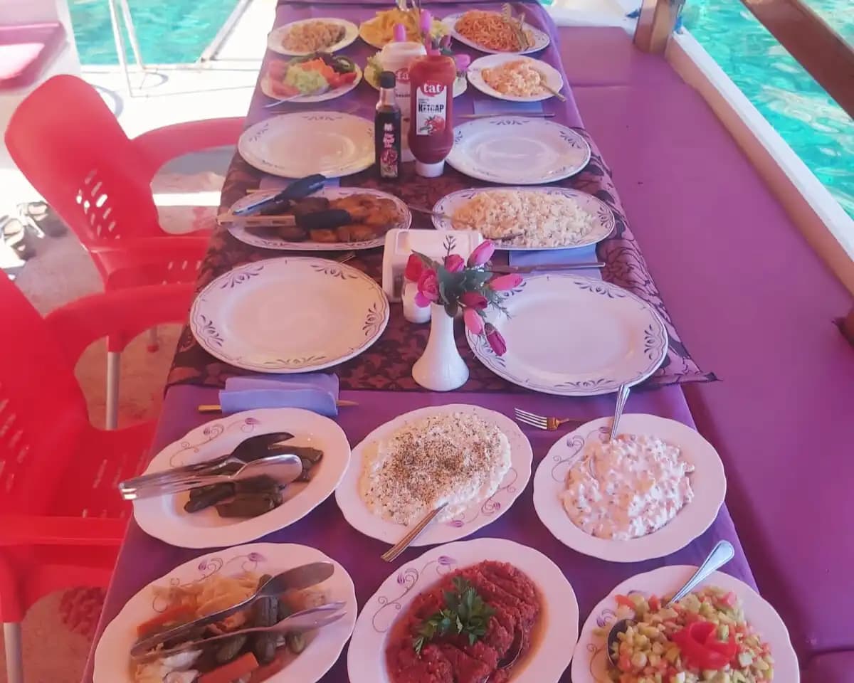 Fethiye Koylarında Büyük Gruplar İçin Şık ve Rahat Tekne Turu 4
