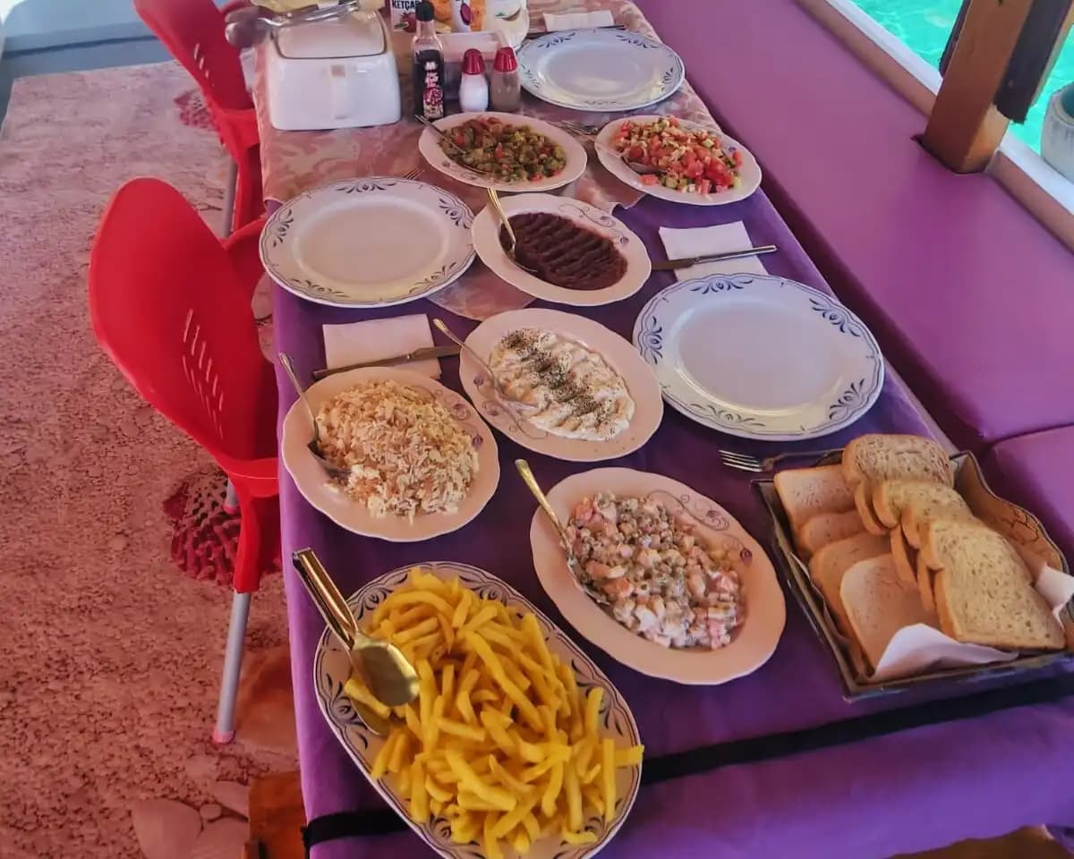 Fethiye Koylarında Büyük Gruplar İçin Şık ve Rahat Tekne Turu 14