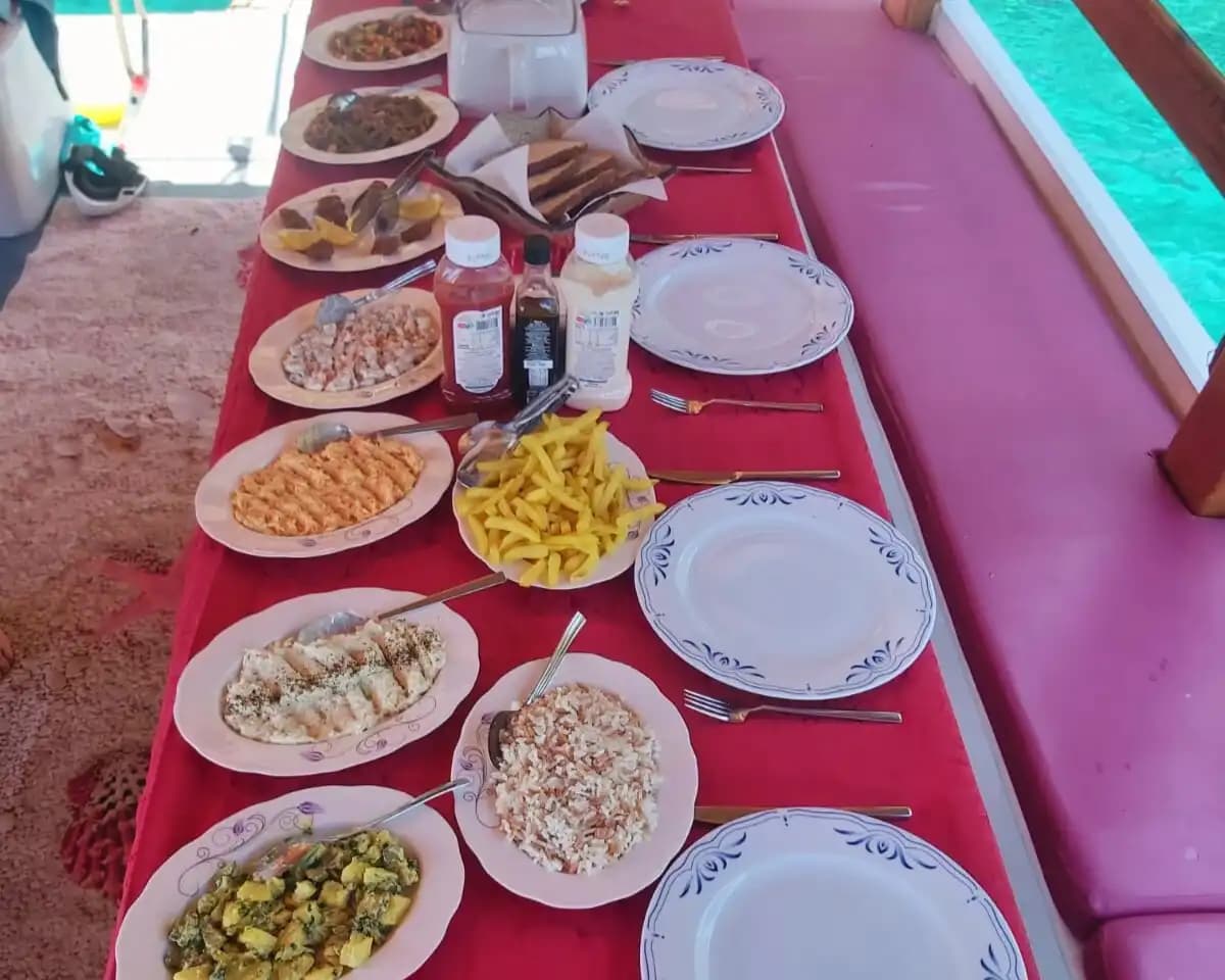 Fethiye Koylarında Büyük Gruplar İçin Şık ve Rahat Tekne Turu 13