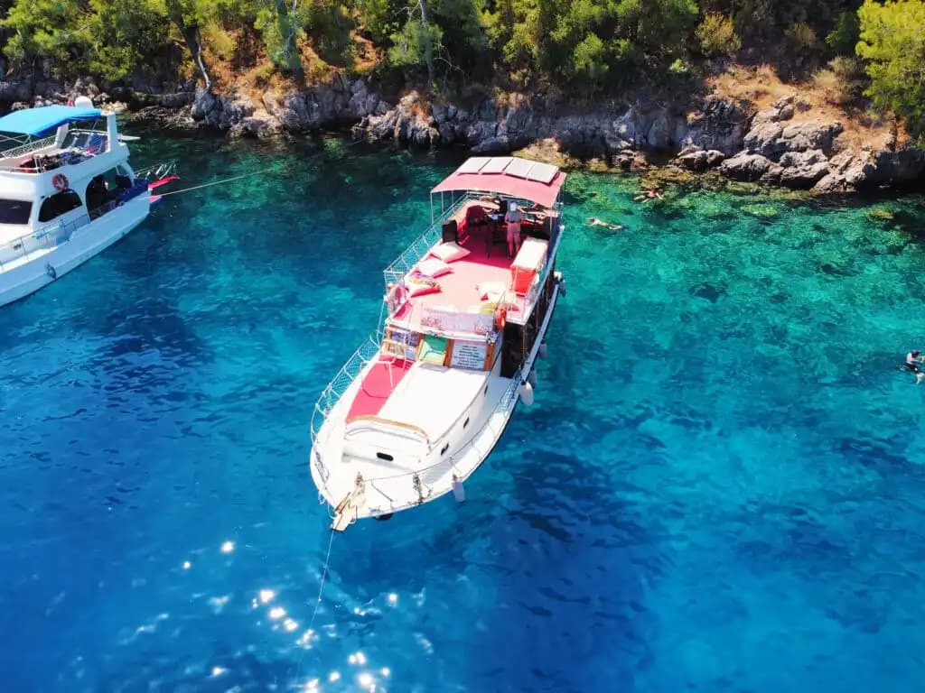 Fethiye Koylarında Büyük Gruplar İçin Şık ve Rahat Tekne Turu 2