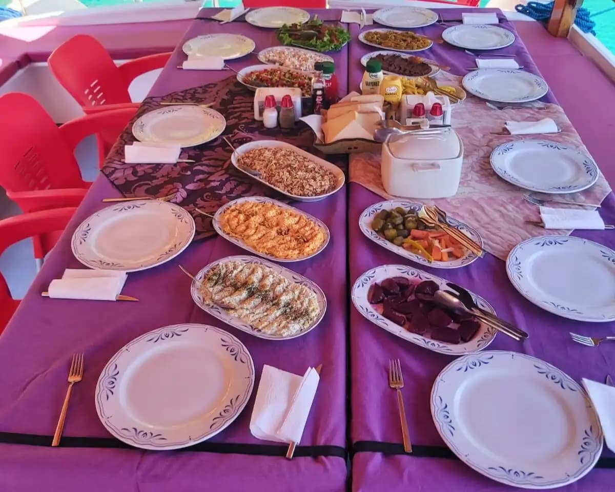 Fethiye Koylarında Büyük Gruplar İçin Şık ve Rahat Tekne Turu 15