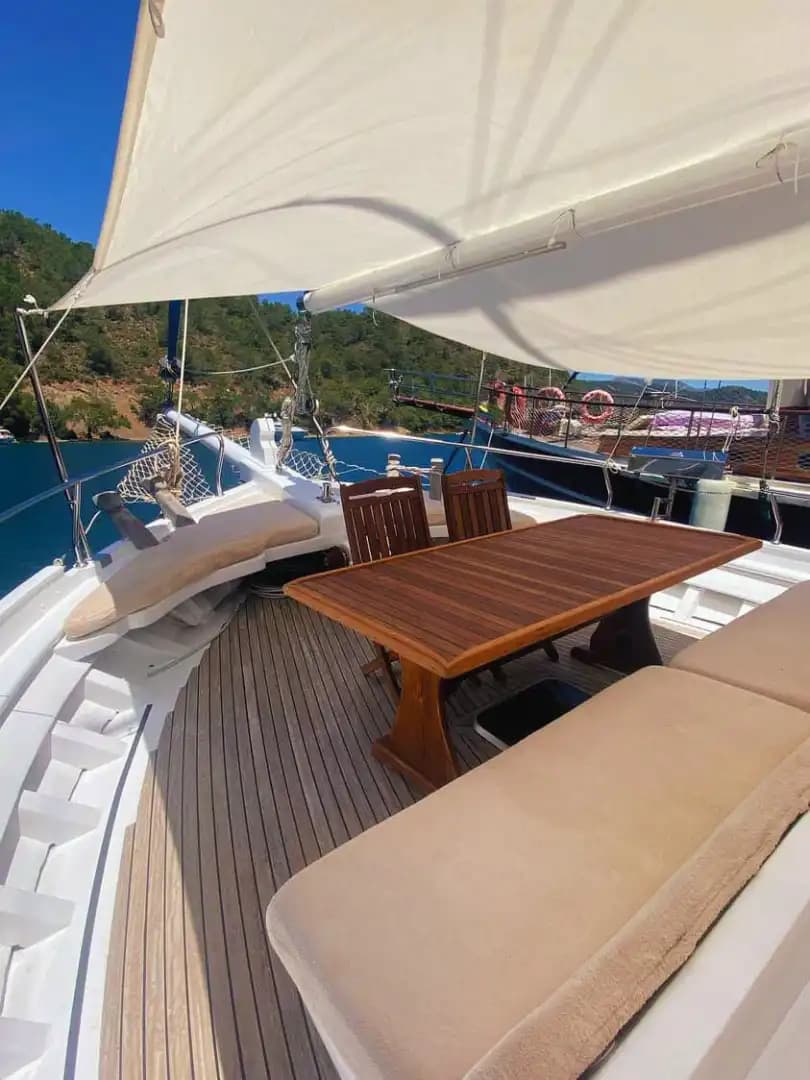 Louez notre yacht de luxe de 16m pour explorer la beauté de Göcek 8