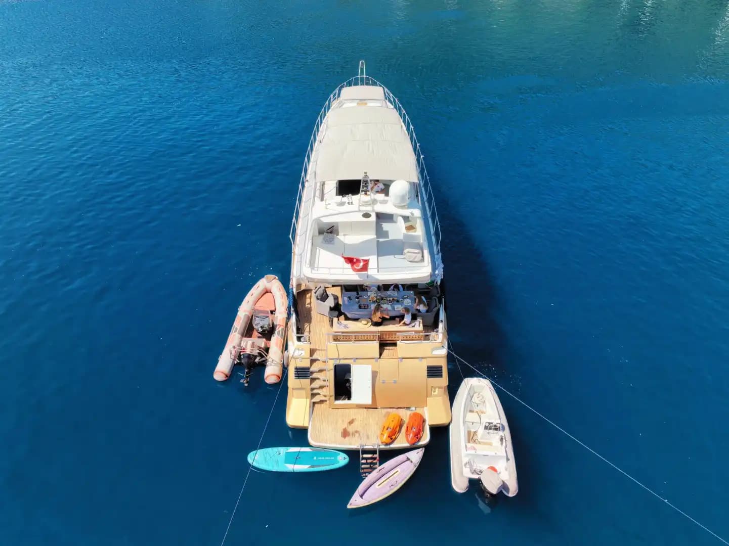 5-Kabine, 10-Personen Motoryacht – Perfekt for Families & Friends 2