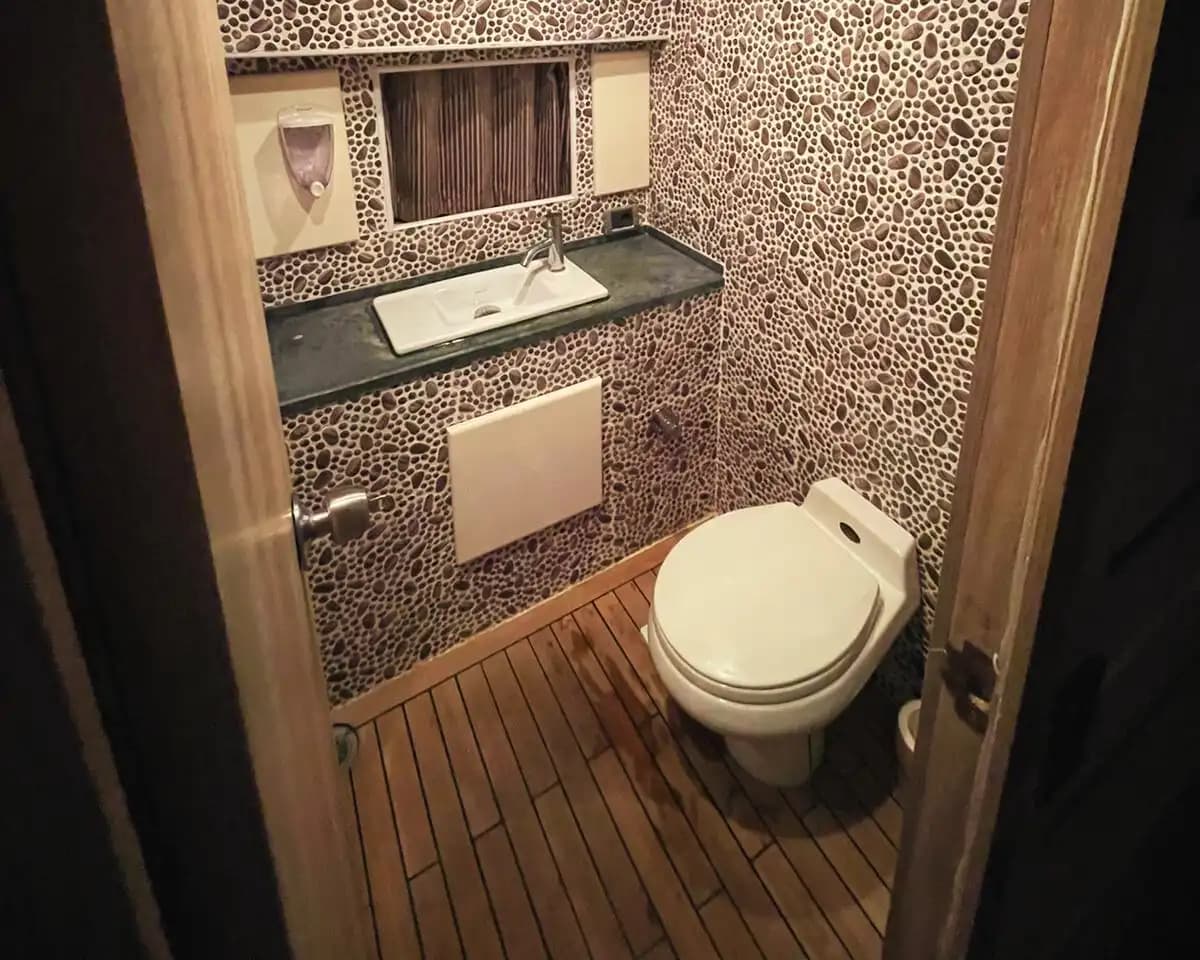 Spacious and Comfortable 18-Person Yacht for Hourly or Daily Rental 15