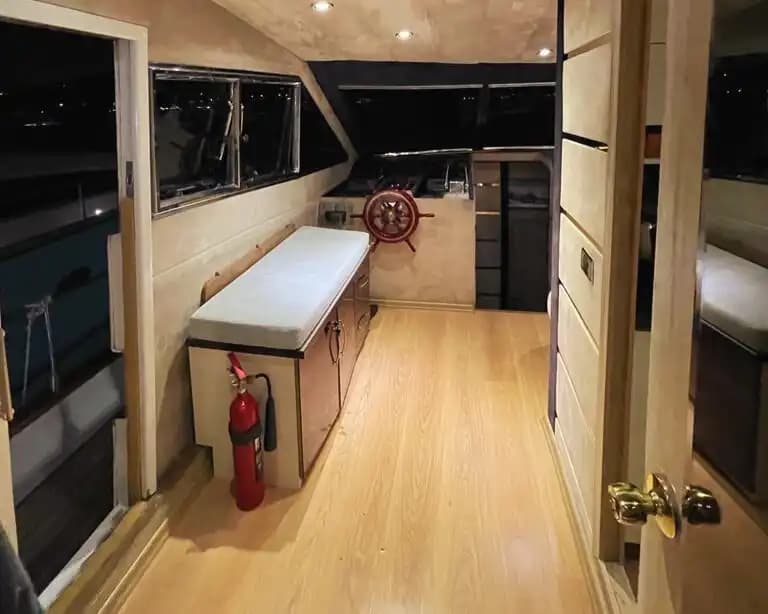 Spacious and Comfortable 18-Person Yacht for Hourly or Daily Rental 8