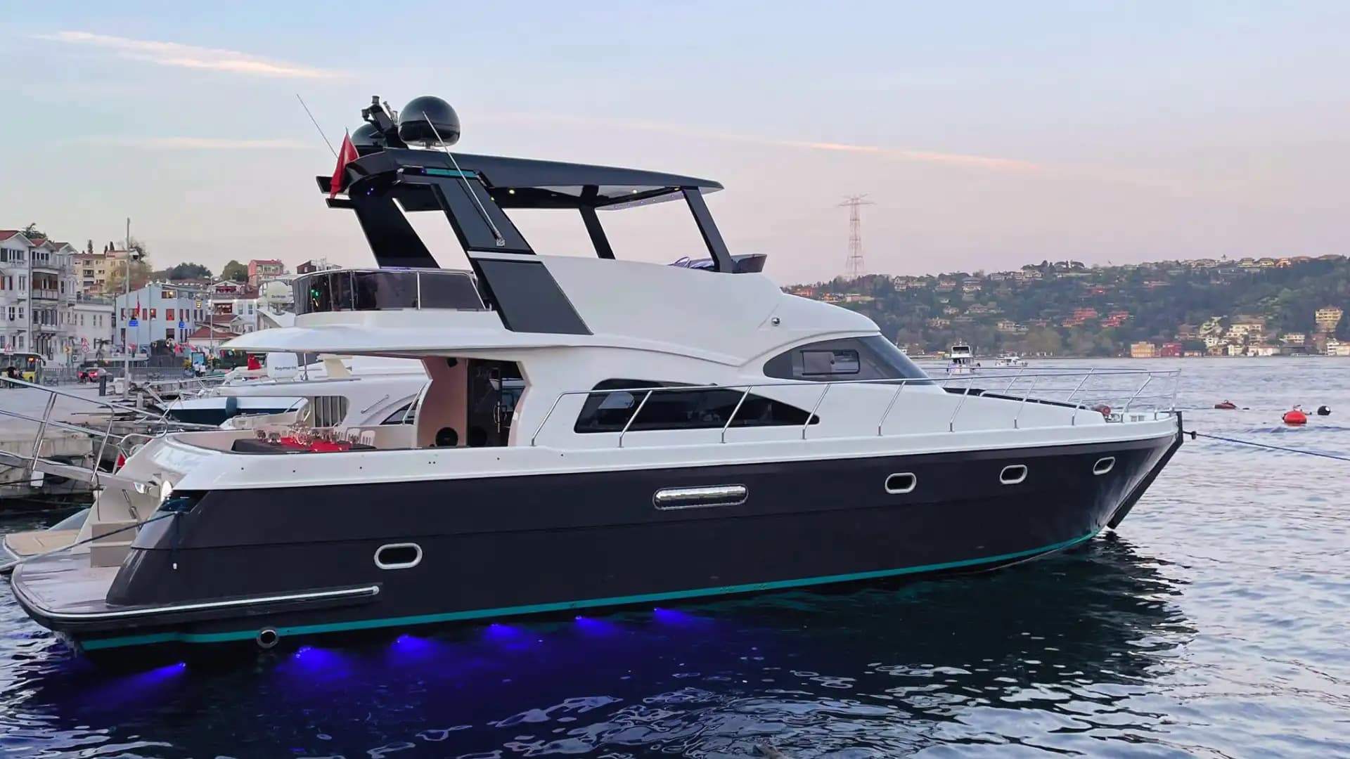 A Stylish and Comfortable Yacht for Business Meetings and Corporate Events in Istanbul 2