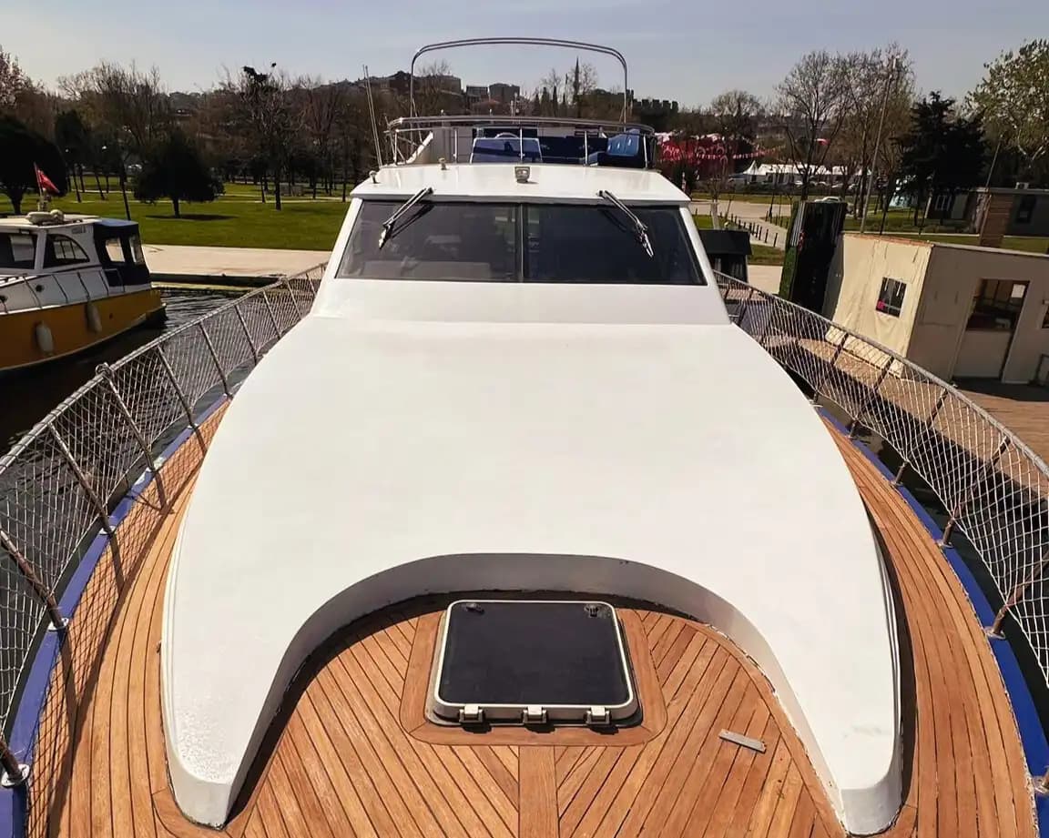 Unforgettable Moments on the Bosphorus with a 4-Cabin Yacht – Daily or Overnight Stay 4