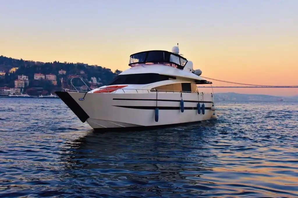 يخت بمحرك بطول 23 متر - 4 كابينات - سعة 8 شخص - في غوجك 3