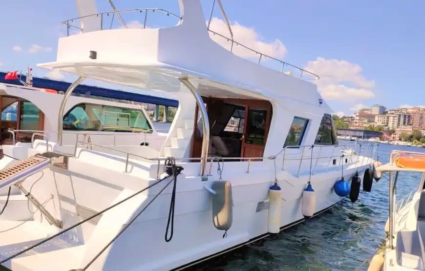 Cruise the Bosphorus with Eminönü Yacht Rental! 7