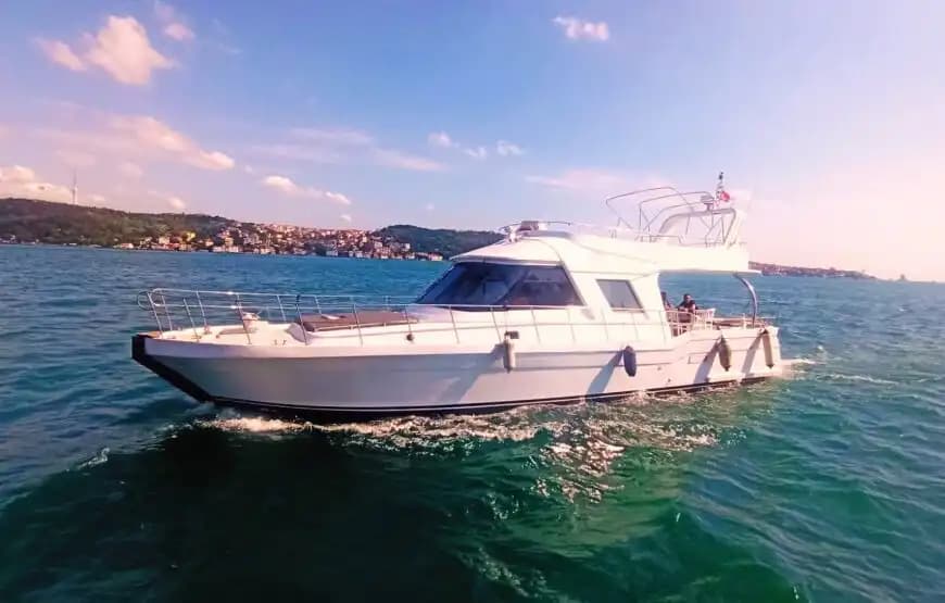 Cruise the Bosphorus with Eminönü Yacht Rental! 4