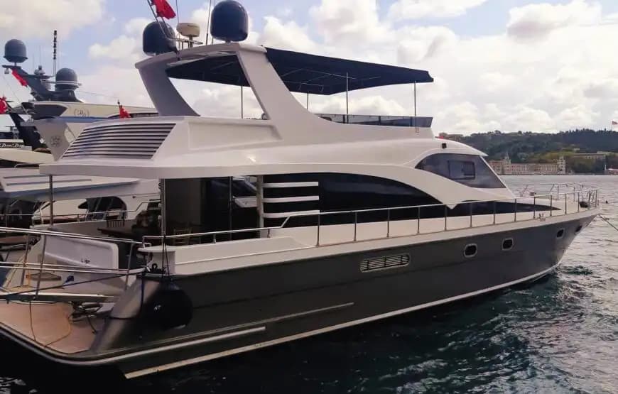 Enhance Your Special Days con a Elegante & Cómodo Yacht en Bosphorus 4