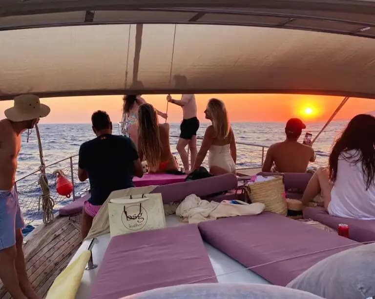 Kalkan’da 4 Kişiye Kadar Konaklama İmkanı Sunan 20 Metrelik Gulet 9