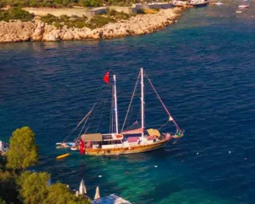 Kalkan’da 4 Kişiye Kadar Konaklama İmkanı Sunan 20 Metrelik Gulet 6
