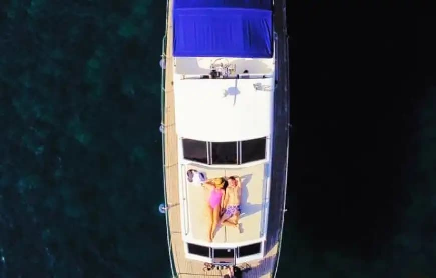 Voll ausgestattet 15-Meter Motoryacht for a Komfortabel Meer Tour 3