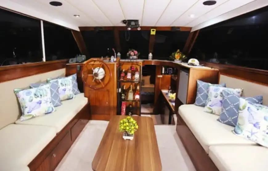 Voll ausgestattet 15-Meter Motoryacht for a Komfortabel Meer Tour 5
