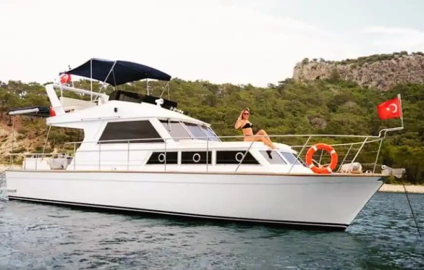 Voll ausgestattet 15-Meter Motoryacht for a Komfortabel Meer Tour - Heiratsantrag auf der Jacht
