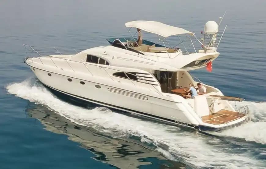 Sail Through Kemer’s Blue Gewässer on a FairLine Jacht 7