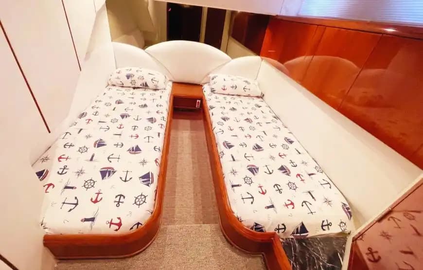 Sail Through Kemer’s Blue Gewässer on a FairLine Jacht 10