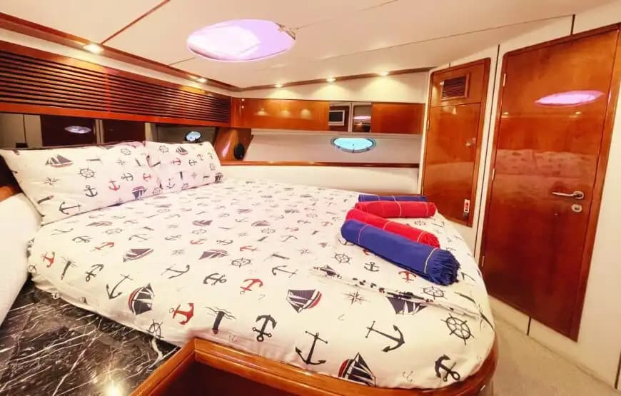 Sail Through Kemer’s Blue Gewässer on a FairLine Jacht 9