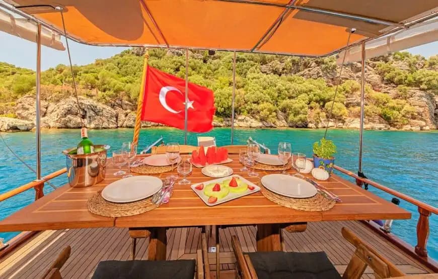 Discover Marmaris’ Hidden Calas con a Private & Elegante Yacht 4