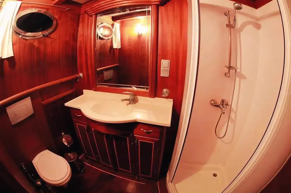 Marmaris’in Saklı Koylarını Keşfetmek İçin Muhteşem Bir Gulet Deneyimi 13