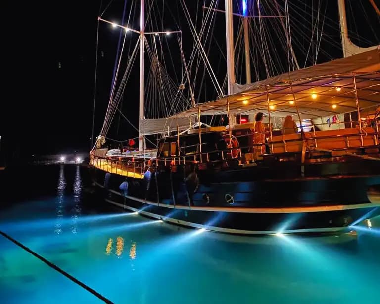 Explore the Hidden Buchten of Marmaris with a Privat Gulet 8