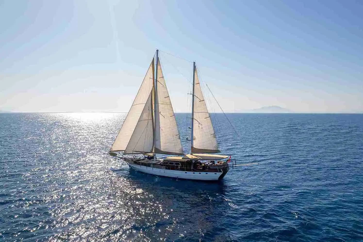 غوليت فاخر بطول 32 متر - 4 كابينات - سعة 8 شخص - في بودروم 8