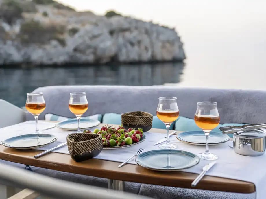Komfortabel Meer Voyage for 4 Personen with a 15-Meter Schnellboot in Bodrum 19